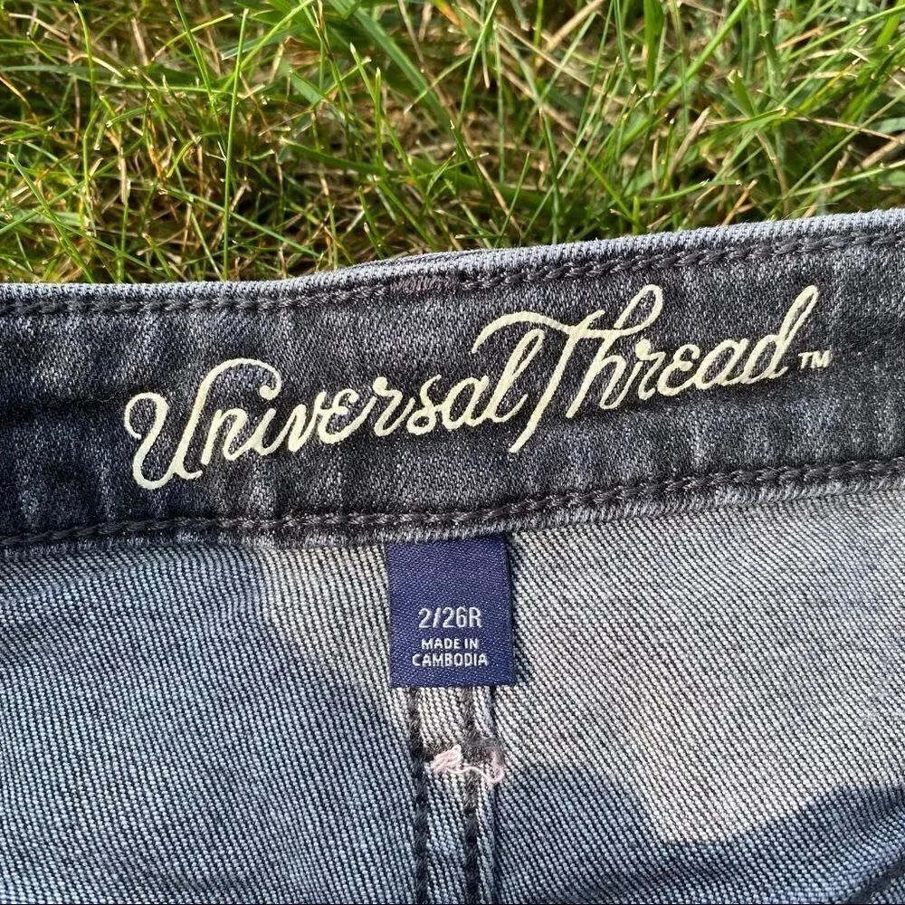 2/$15 🌸 Universal Thread Gray Button High Rise Shortie - Picture 3 of 5